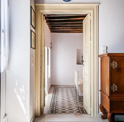 Semesterbostad Nearchos House